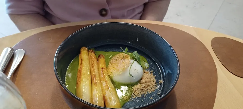 Asperges Blanches Et Œuf Parfait